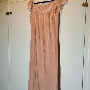 Vintage Miss Elaine Peach Nightgown with Lace Trim